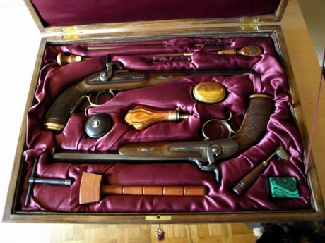 Buenos dias!

Hace un tiempo, pedi ayuda a los foreros  para poder fabricar una caja para mi revolver 151