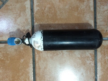 vendo scuba (200bar) a falta de retimbrar
50€.saludos 00