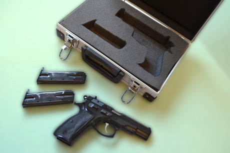 Vendo mi "CZ 85 B" con la que he estado tirando hasta ahora, me retiro, pistola 9 m/m  parab. 01