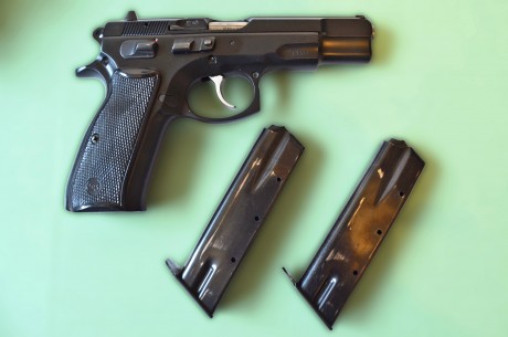 Vendo mi "CZ 85 B" con la que he estado tirando hasta ahora, me retiro, pistola 9 m/m  parab. 00