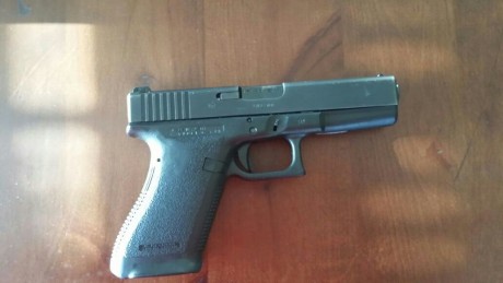 Por esceso de cupo vendo dos arma.
Una Glock 21 del cal.45 con dos cargadores y caja original por 325€ 02