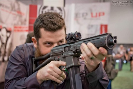 Pues esta belleza la han sacado los de LWRCI, bonita no??????




https://www.osagecountyguns.com/blog/news/lwrc-news/lwrc-teases-new-45-pdw/