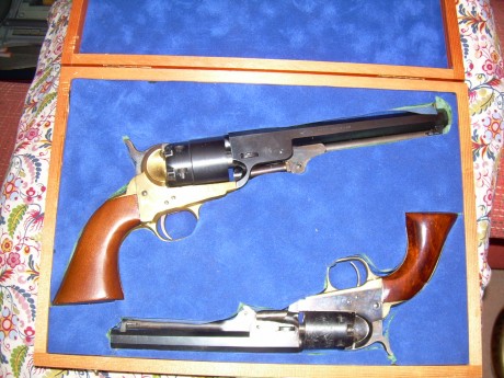 Buenos dias!

Hace un tiempo, pedi ayuda a los foreros  para poder fabricar una caja para mi revolver 32