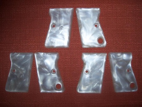 Hola 
vendo varios juegos de cachas originales de fabrica de la Astra CUB en falsa nacarina ( Metacrilato 02