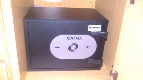  Vendido  Vendo caja fuerte armero Cafna, para anclar al suelo o a la pared, clasificada como grado de 00