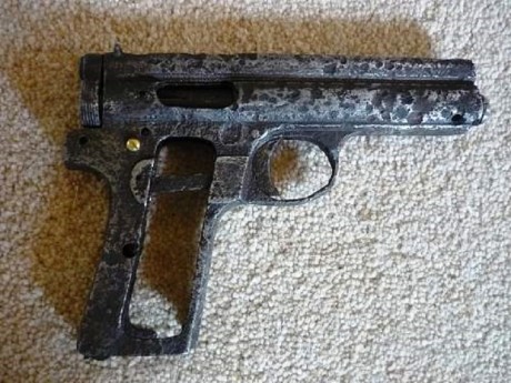 Hace unos días encontré por casualidad en una web extranjera un arma a la venta que hacía muchos años 61