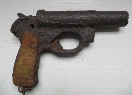 Hace unos días encontré por casualidad en una web extranjera un arma a la venta que hacía muchos años 71
