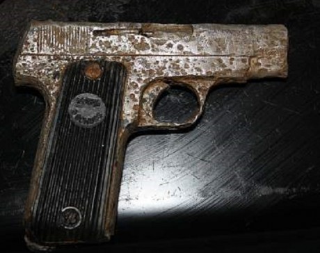 Hace unos días encontré por casualidad en una web extranjera un arma a la venta que hacía muchos años 100