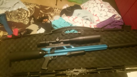 Pues por no darle uso un amigo mio me ha pedido que le ponga a la venta esta carabina. Es una gunpower 02