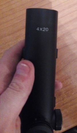 Vendo visor  4x20 para asa de AR-15, usado pero en buen estado (tiene algún roce exterior de guardar el 02