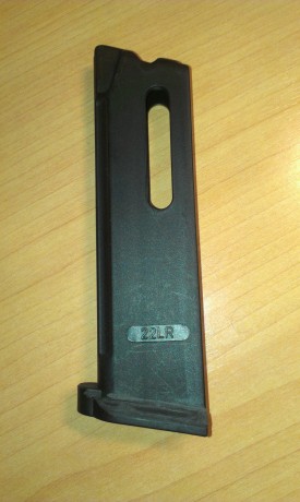 Se VENDEN estos DOS magníficos cargadores de la marca KIMBER, de una capacidad de 10 cartuchos, del calibre 01