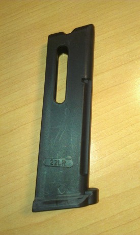 Se VENDEN estos DOS magníficos cargadores de la marca KIMBER, de una capacidad de 10 cartuchos, del calibre 00