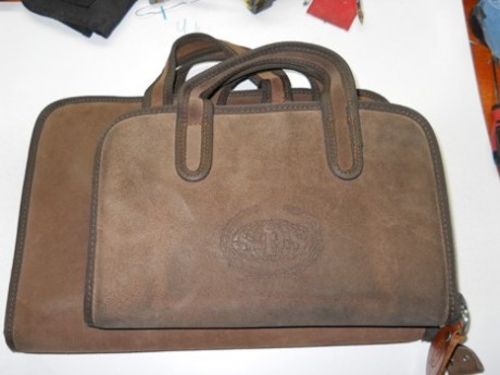 Buenos días.

  Busco en Madrid, Bolsa marca SPS, realizada en ante, para transportar 2 armas cortas, 00