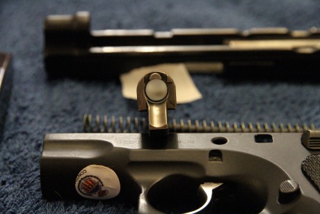 Olvidé poner  que la pistola solo es para personas  en  Valencia y alrededores o entregada en mano en 02