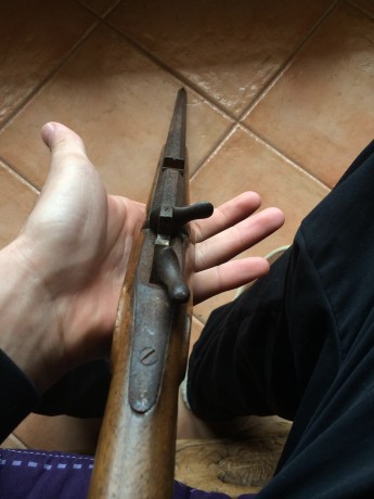 Hola compañeros, haver si me podeis ayudar a identificar esta carabina y algo de su pasado. Solo se que 20