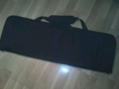 Vendo esta bolsa para un rifle-carabina de 90cm de longuitud y 30cm de alto, esta nueva sin descosidos 02