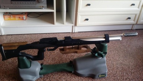 Se vende steyr lg110 hp 4.5 con  carrillera ajustable en altura
y seta todo de artesania.
La doy con maleta 11