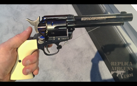 En la recién acabada feria del Shot show de Las Vegas, ha aparecido esta preciosidad de COLT en tres acabados. 00