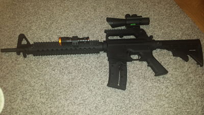 Vendo carabina mossberg 715t 22lr Se acompaña de un visor 4x20 de punto rojo con láser incorporado y de 00