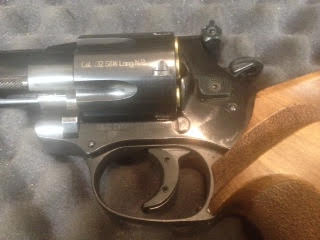 Buenos dias tiradores.
Por 300 Euros mas portes
Vendo revolver del calibre 32.
Estado impecable.
adjunto 02