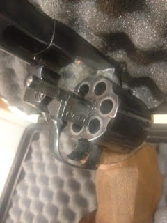 Buenos dias tiradores.
Por 300 Euros mas portes
Vendo revolver del calibre 32.
Estado impecable.
adjunto 11