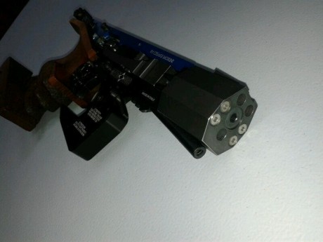 Ahora ofrezco esta otra 
por 800 Euros Pistola MG 22 ELECTRONICA
Esta en perfecto estado de revista
Cacha 01