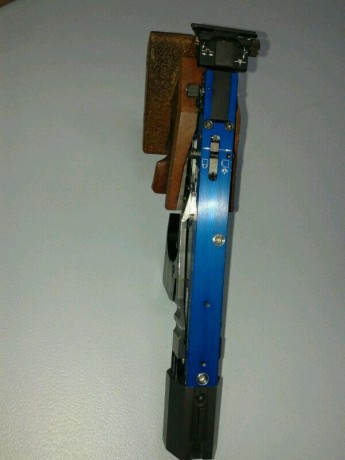 Ahora ofrezco esta otra 
por 800 Euros Pistola MG 22 ELECTRONICA
Esta en perfecto estado de revista
Cacha 00