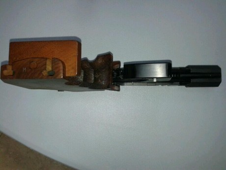 Ahora ofrezco esta otra 
por 800 Euros Pistola MG 22 ELECTRONICA
Esta en perfecto estado de revista
Cacha 10