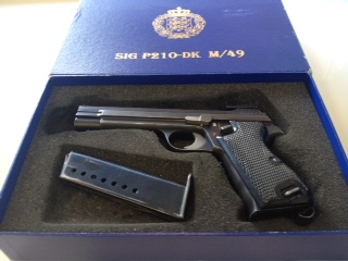 La ultima que vendo.
Por 1.100 Euros Sig P210 DK M/49
Calibre 9 Pb
Caja original
Alza de Combate y MIcrometrica
Ajuste 02