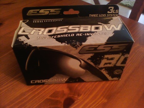 Vendo gafas ese modelo crossbow, me las dieron en el ejército, las gafas están nuevas.
El precio es de 02