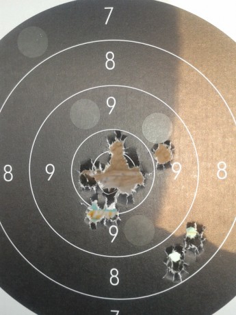 Hola
Hoy he tenido mi primer "bautismo de fuego" con mi reluciente revolver de avancarga, en 122