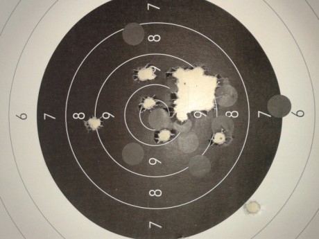 Hola
Hoy he tenido mi primer "bautismo de fuego" con mi reluciente revolver de avancarga, en 121