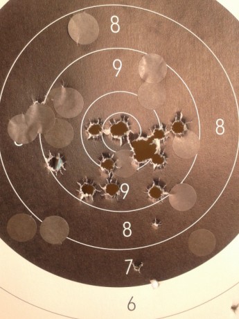 Hola
Hoy he tenido mi primer "bautismo de fuego" con mi reluciente revolver de avancarga, en 120