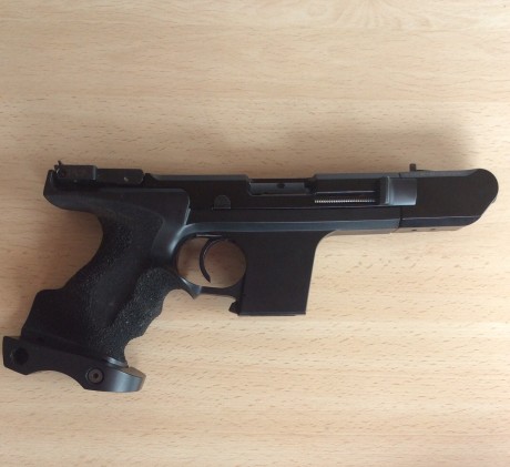 Hola.
Un compañero vende una pistola Hammerli modelo SP 20 RRS del calibre 22 que está como nueva.
Si 02