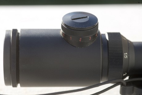 Vendo visor de batida marca Akko Hunter 1-4x20, con monturas de carril fijas B-Square. 00