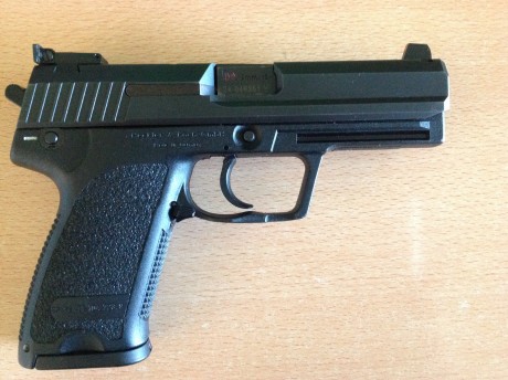 Vendo pistola H&K USP standard 9mm, la vendo por temas económicos. La pistola va de muerte, se ha 01