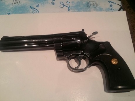 Hola vendo colt python 357 magnum en perfecto estado el precio 450 mas gastos envio gracias a todos 20