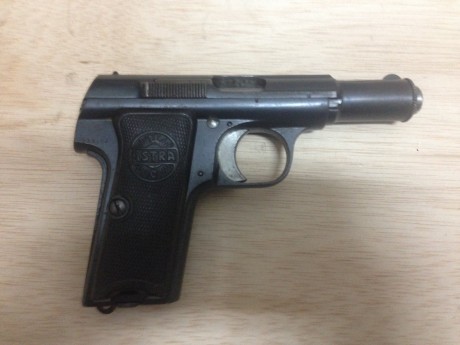 Vendo pistola marca Astra, modelo 300, calibre 9 corto, en perfecto estado de tiro y gran precisión. Guiada 00