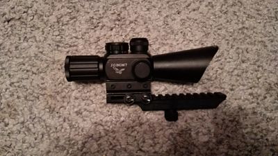 Vendo carabina mossberg 715t 22lr Se acompaña de un visor 4x20 de punto rojo con láser incorporado y de 60