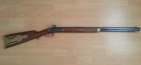 RIFLE DE AVANCARGA HAWKEN CALIBRE 45, marca AMR, doble gatillo, mide 113 y pesa 4,4 kg y el cañon esta 02