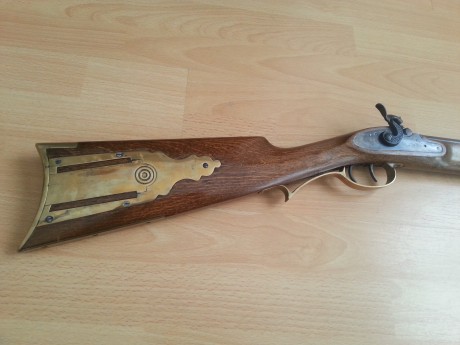 RIFLE DE AVANCARGA HAWKEN CALIBRE 45, marca AMR, doble gatillo, mide 113 y pesa 4,4 kg y el cañon esta 01