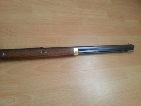 RIFLE DE AVANCARGA HAWKEN CALIBRE 45, marca AMR, doble gatillo, mide 113 y pesa 4,4 kg y el cañon esta 12