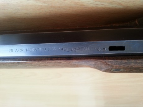 RIFLE DE AVANCARGA HAWKEN CALIBRE 45, marca AMR, doble gatillo, mide 113 y pesa 4,4 kg y el cañon esta 10