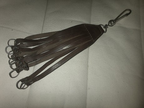 Vendo portacaza de piel de becerro de 12 anillas en perfecto estado.

Como nuevo.

Precio 10,- € mas gastos 00