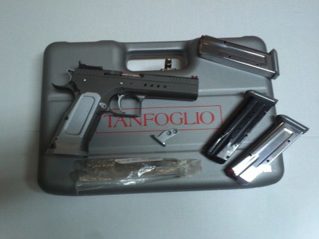 Se vende por 800 euros. perfecto estado practicamente nueva. 3 cargadores. muelles y pedal. el calibre 00
