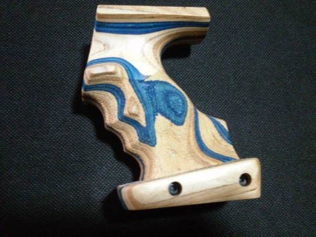 vendo o cambio  cacha de zurdo laminada para walther gsp y expert de zurdo talla M, aceptaria cacha en 02