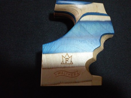 vendo o cambio  cacha de zurdo laminada para walther gsp y expert de zurdo talla M, aceptaria cacha en 01