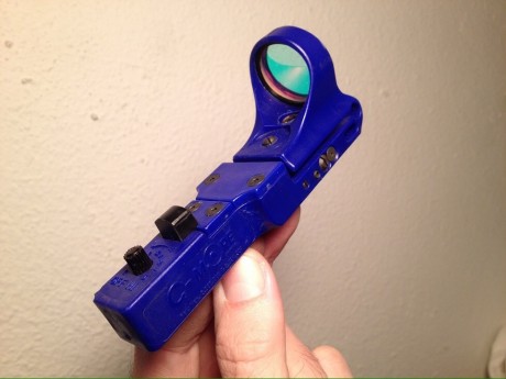   Vendo visor holográfico C-More  , modelo RAILWAY RWB de 6 moas, color azul.

Está NUEVO, se montó en 03