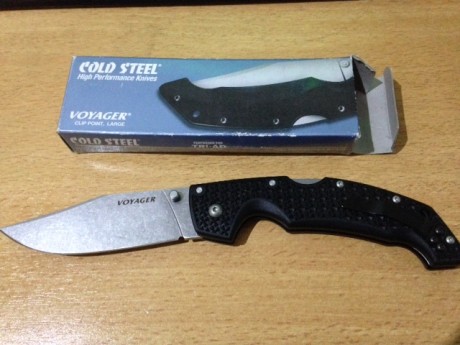 Saludos, tengo las siguientes navajas y cuchillos para vender o cambiar ( busco arco de diestro recurvo, 01