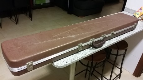 Estuche rigido marca gamo para rifle o carabina. Medidas interiores:
121x22×10cms
25 eur portes a parte 02